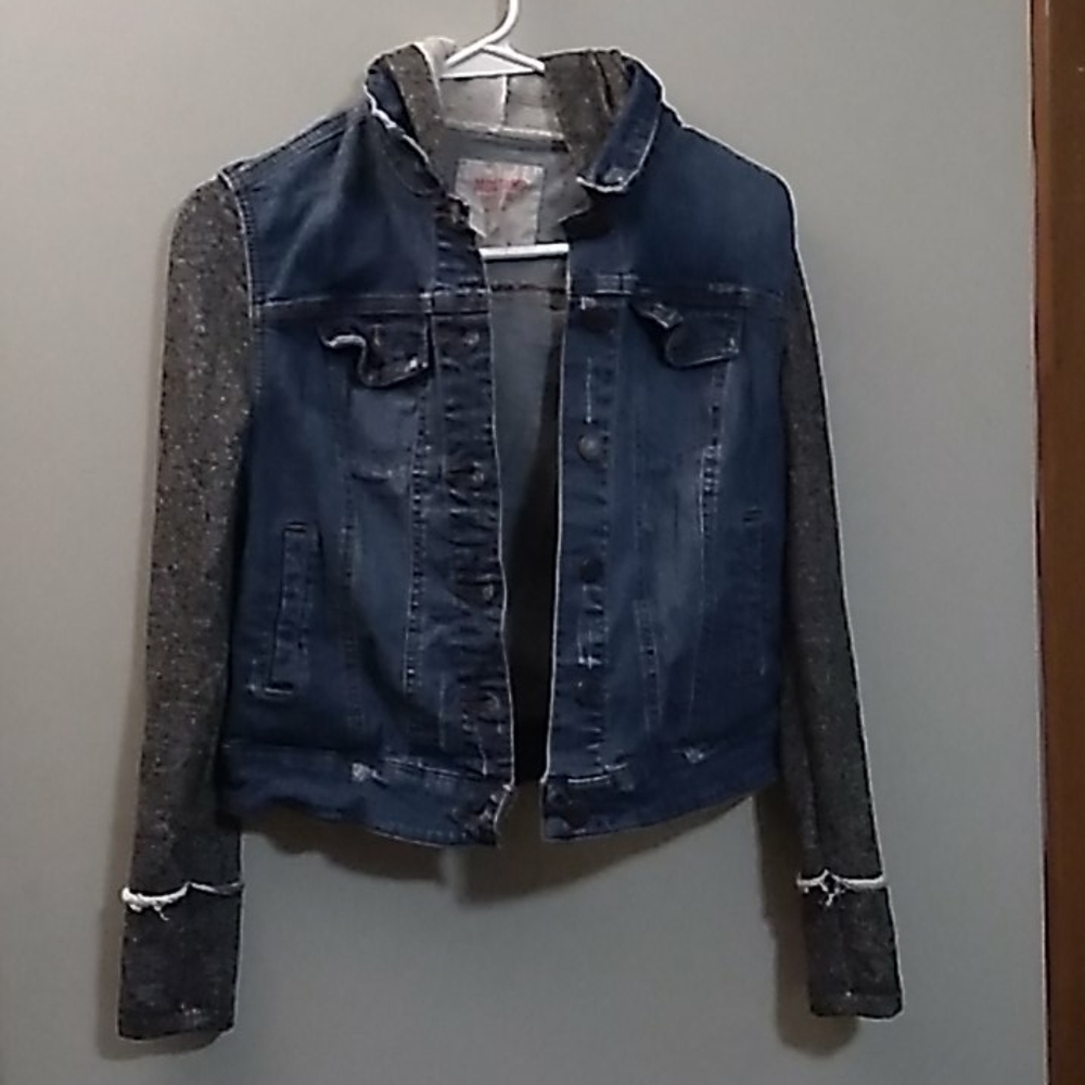 Hooded denim jacket 💙